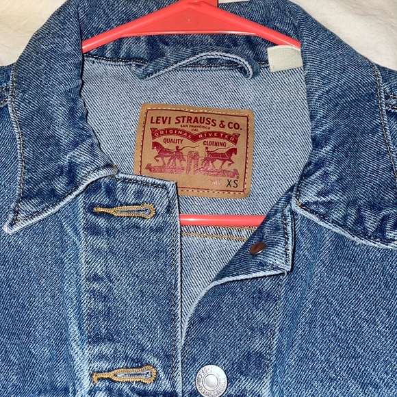 Women Levi’s vintage denim jacket - Picture 2 of 3